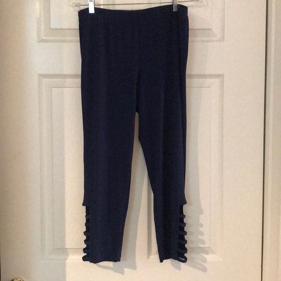 Capri length leggings with ankle detail - Picture 2 of 9